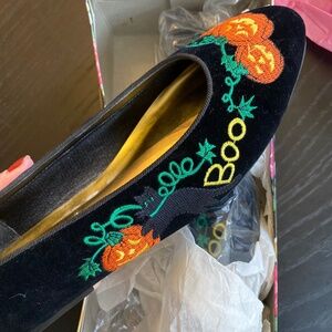 Mootsies Tootsies Black Pumpkin Embroidered Flats Sz 10